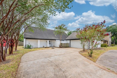 Photo of 6215 Portal Drive, Houston, TX 77096 (MLS # 81650413)