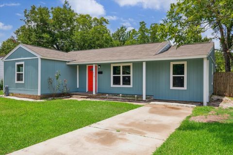 Photo of 210 Laurel Street, Lake Jackson, TX 77566 (MLS # 31410940)