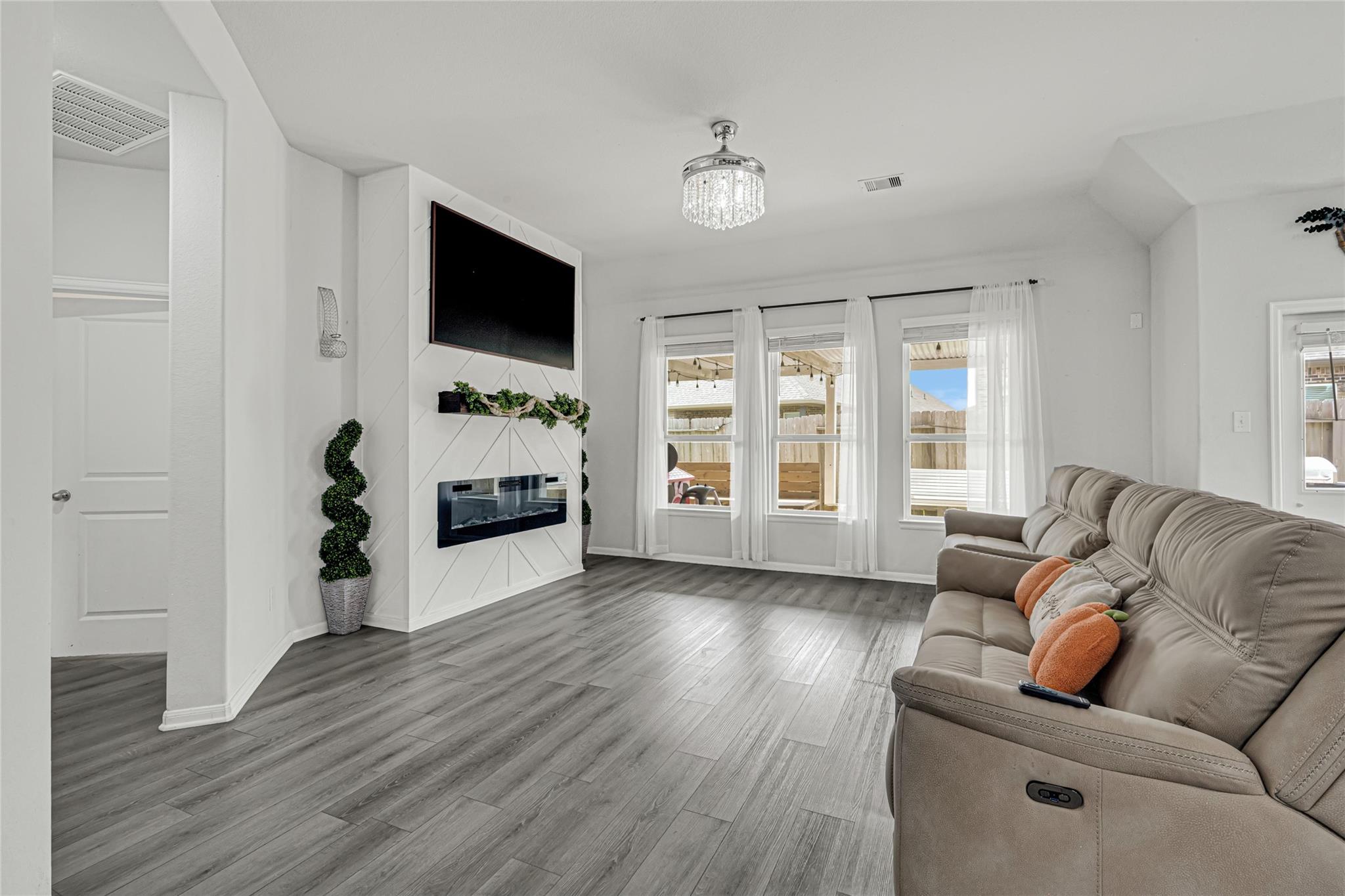 302 Vineyard Court