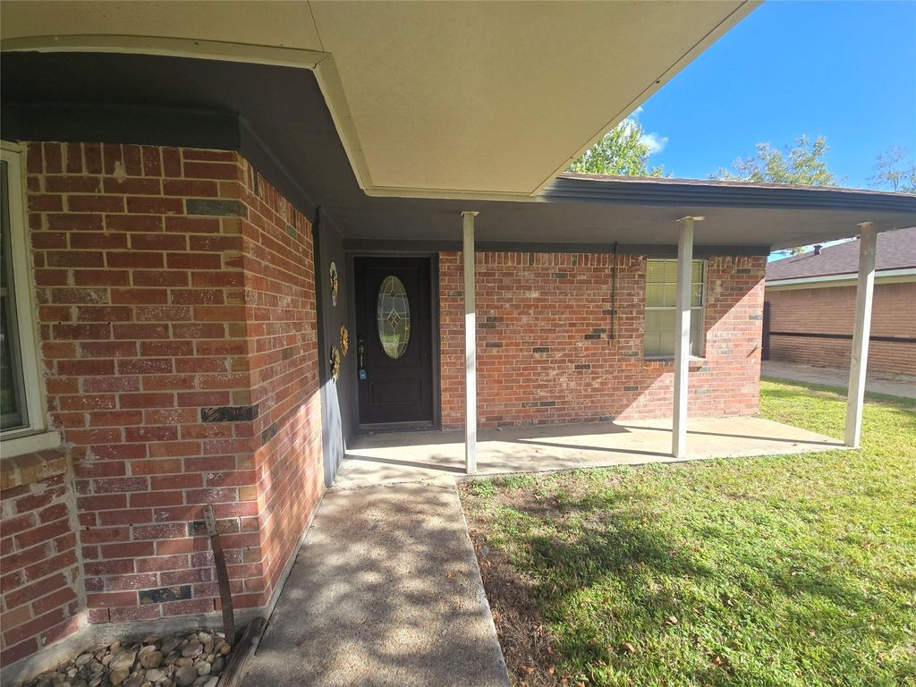 Photo of 1045 Vine Drive, Angleton, TX 77515 (MLS # 51458061)