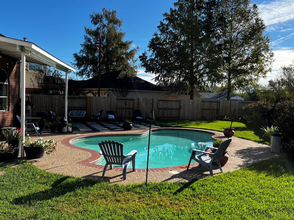 Photo of 15611 Brookwood Lake Place, Sugar Land, TX 77498 (MLS # 92815204)