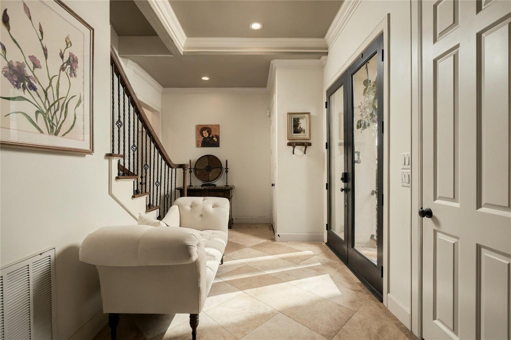 Photo of 523 Lovett Boulevard, Houston, TX 77006 (MLS # 85568987)