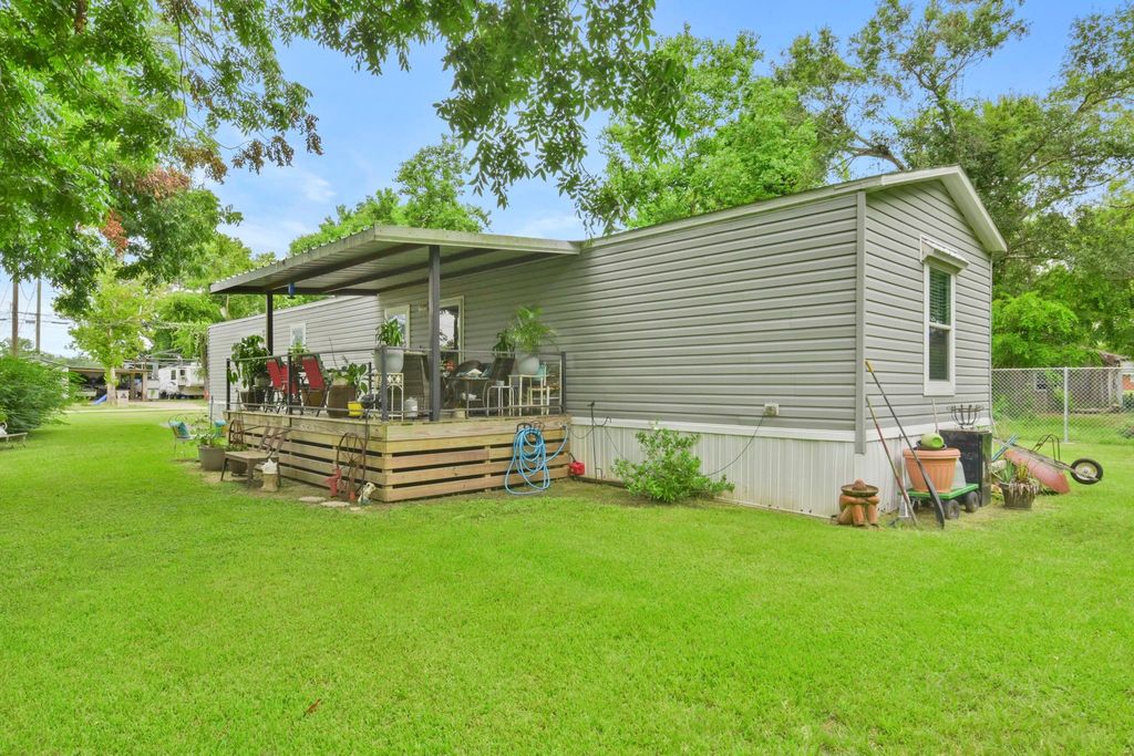 Photo of 106 N 3rd Street, Highlands, TX 77562 (MLS # 7181286)