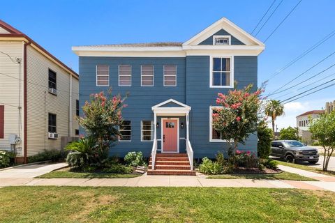 Photo of 801 24th Street, Galveston, TX 77550 (MLS # 31389113)