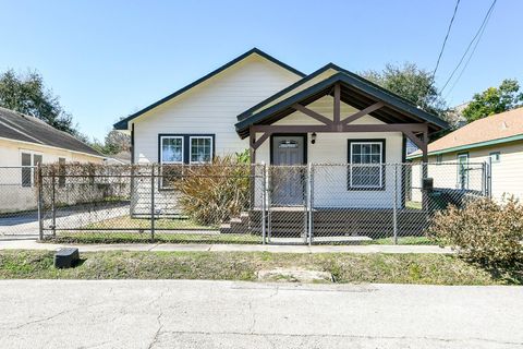 Photo of 2119 Carter Street, Houston, TX 77008 (MLS # 73623933)
