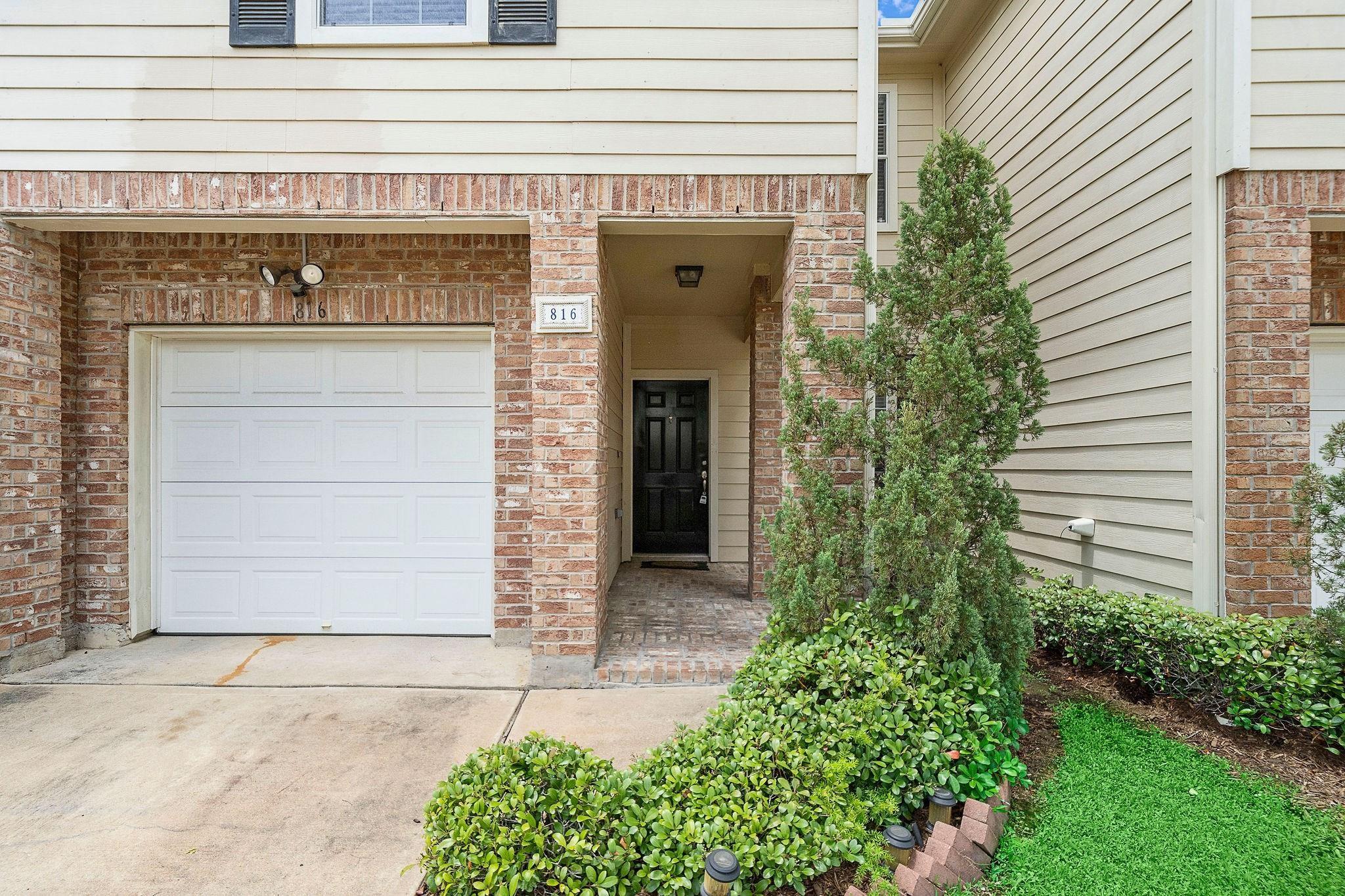 816 Sterling Creek Circle