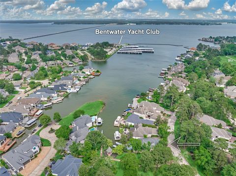 Photo of 33 Winthrop Harbor N, Montgomery, TX 77356 (MLS # 28775271)