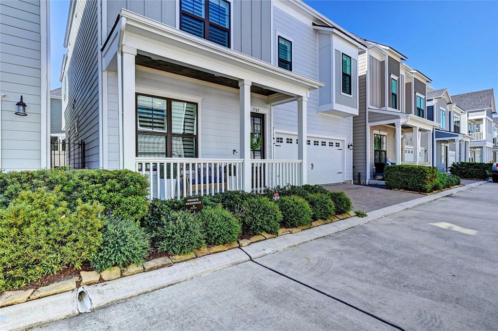 Photo of 3509 Huntsford Drive, Houston, TX 77008 (MLS # 59982515)