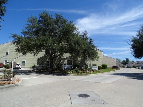 Photo of 127 April Point Drive S, Conroe, TX 77356 (MLS # 48994419)