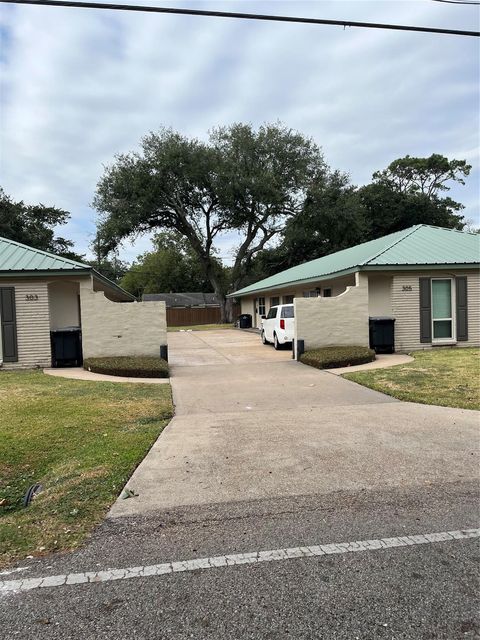 307 N Ormsby Street 205-309 Alvin TX 77511