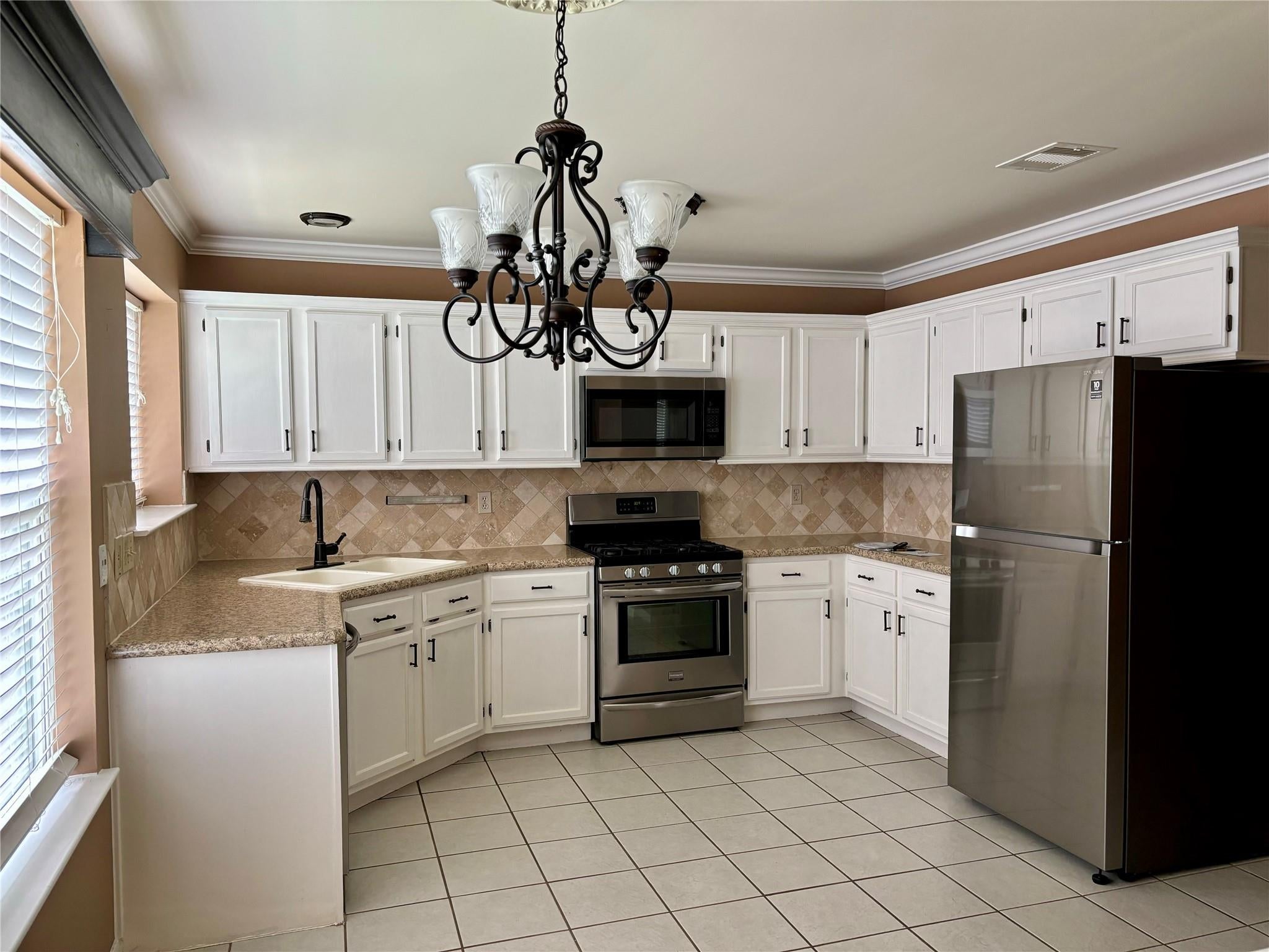 3909 Ashwood Drive