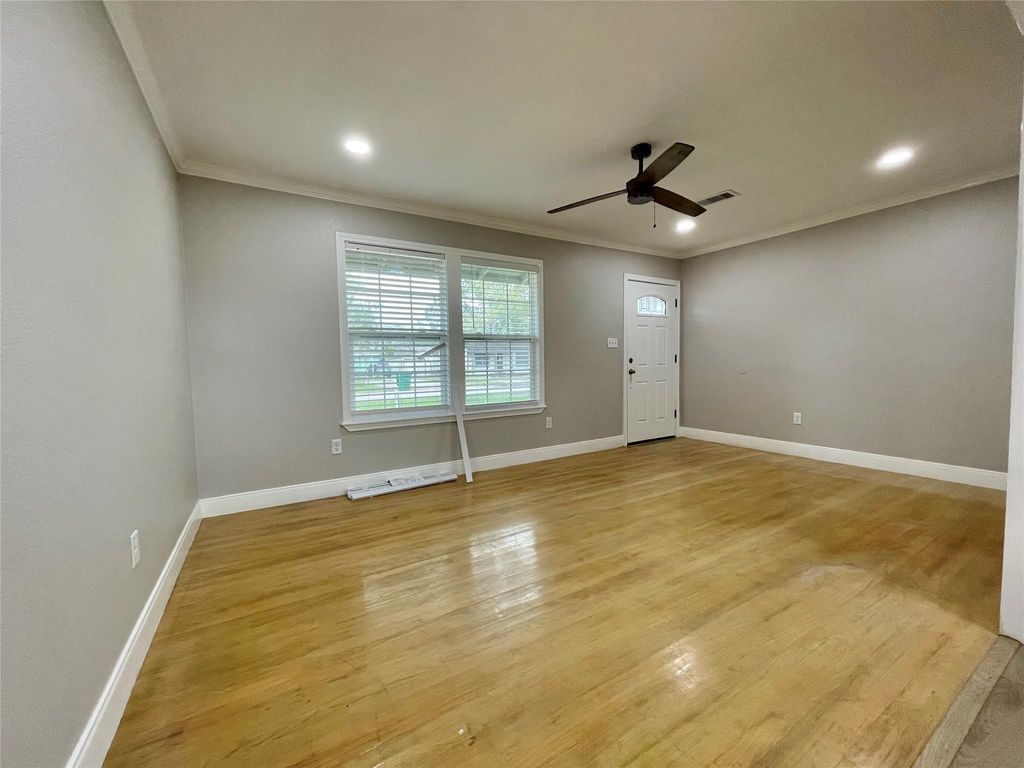 Photo of 817 N Chenango Street, Angleton, TX 77515 (MLS # 32406708)