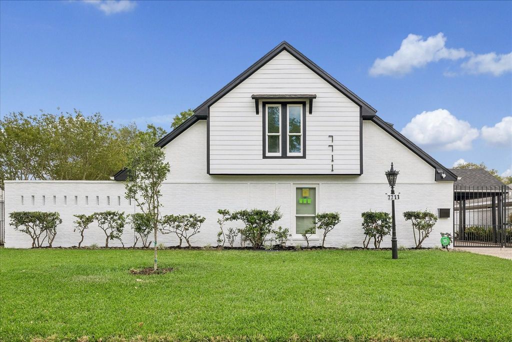Photo of 7711 Meadowvale Drive, Houston, TX 77063 (MLS # 72779224)