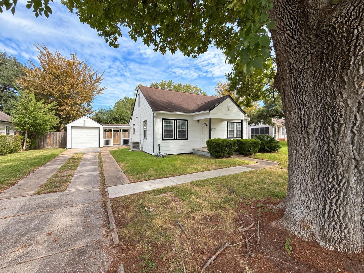 416 W Brazos Avenue