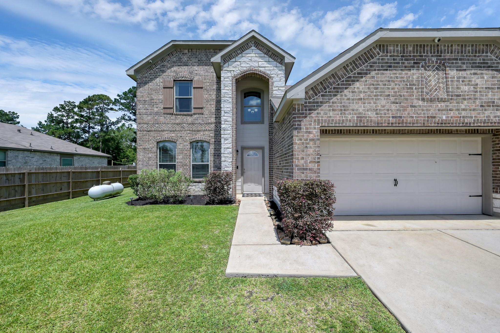 6185 White Oak Leaf Loop