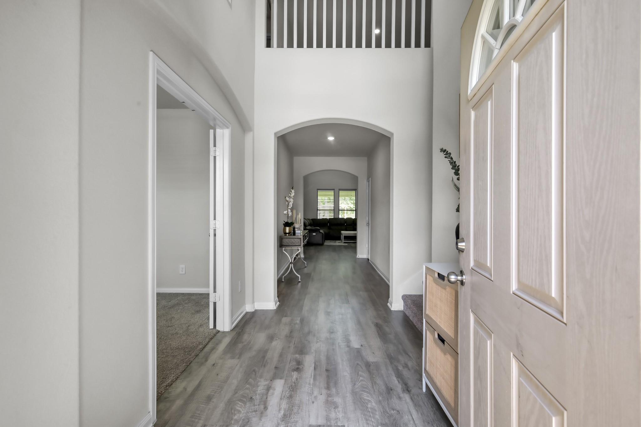 6185 White Oak Leaf Loop