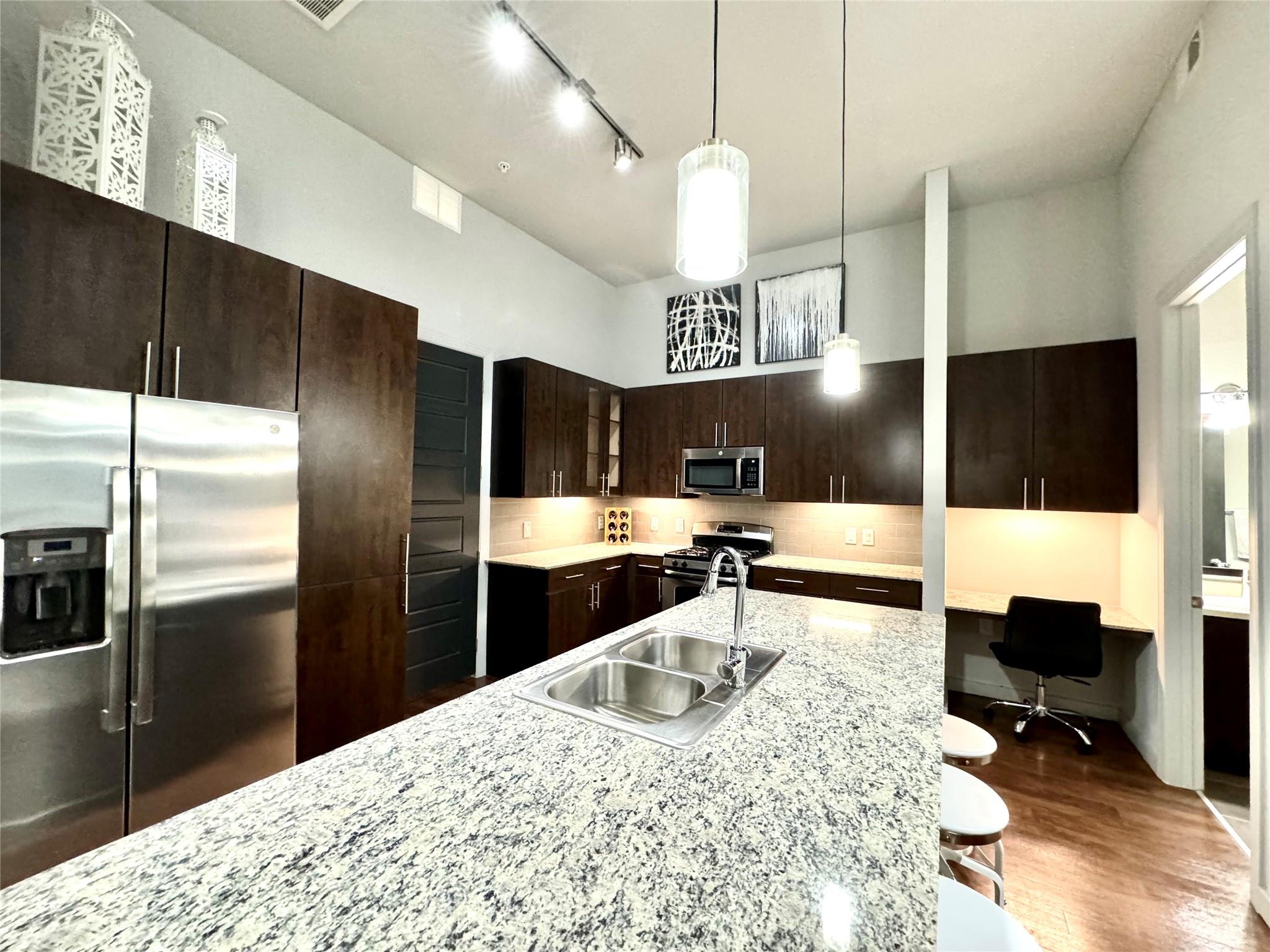 2525 Mccue St Road 407