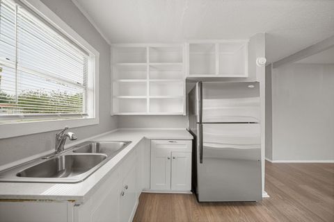 Photo of 1723 W 5th Street, Freeport, TX 77541 (MLS # 66994675) Photo of 1723 W 5th Street, Freeport, TX 77541 (MLS # 66994675)