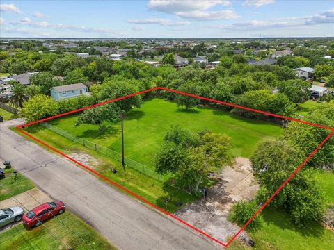 Vacant Land For Sale - 524 12th Street<br/> San Leon, TX 77539