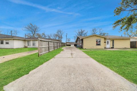 Tiny photo for 2909 Tarpey Avenue, Texas City, TX 77590 (MLS # 53589881)