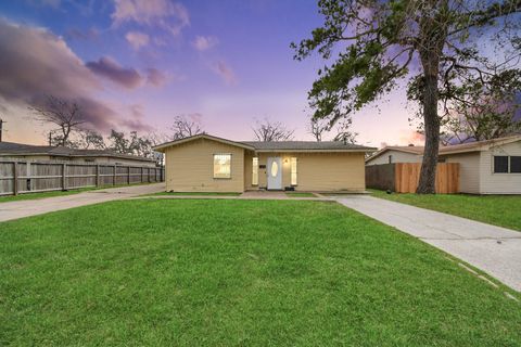 Tiny photo for 2909 Tarpey Avenue, Texas City, TX 77590 (MLS # 53589881)