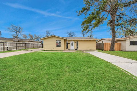 Photo of 2909 Tarpey Avenue, Texas City, TX 77590 (MLS # 53589881)