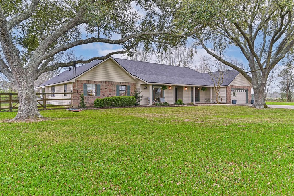 Photo of 1916 Lundy Lane, Friendswood, TX 77546 (MLS # 2118623)