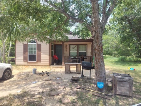 Photo of 810 4th Street, Edna, TX 77957 (MLS # 64217556)