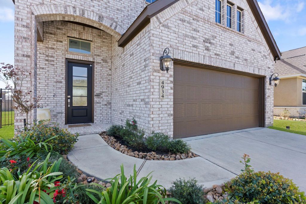 Photo of 4934 Chester Lake Lane, Porter, TX 77365 (MLS # 28134744)