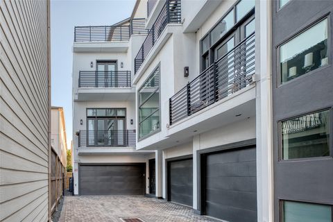 Photo of 5521 Kiam Street, Houston, TX 77007 (MLS # 88272023)