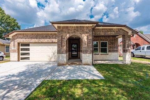 Photo of 8309 Holiday Lane, Houston, TX 77075 (MLS # 28226192) Photo of 8309 Holiday Lane, Houston, TX 77075 (MLS # 28226192)