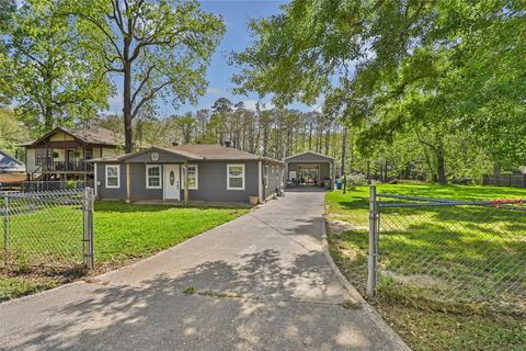 Homes For Sale - 218 Waterfall Drive<br/> Huffman, TX 77336