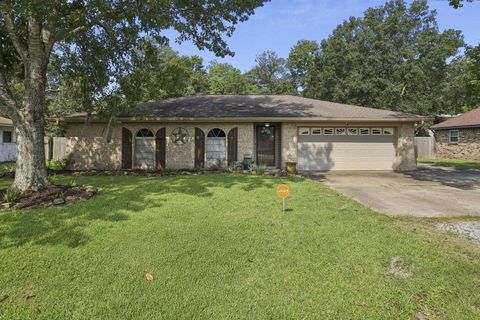 Photo of 25 Stradford Dr, Orange, TX 77632 (MLS # 54246660) Photo of 25 Stradford Dr, Orange, TX 77632 (MLS # 54246660)