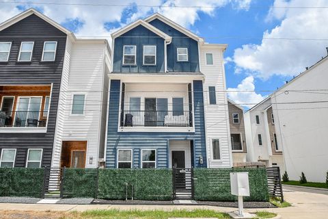 Photo of 1952 Purswell Road, Houston, TX 77055 (MLS # 33263115)