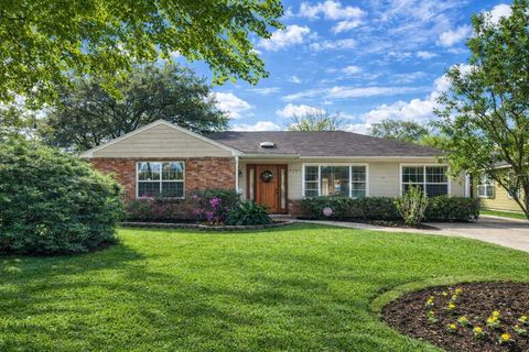 Photo of 9629 Maribelle Way, Houston, TX 77055 (MLS # 58906723)
