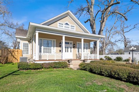 Homes For Sale - 801 N Fulton Street<br/> Wharton, TX 77488