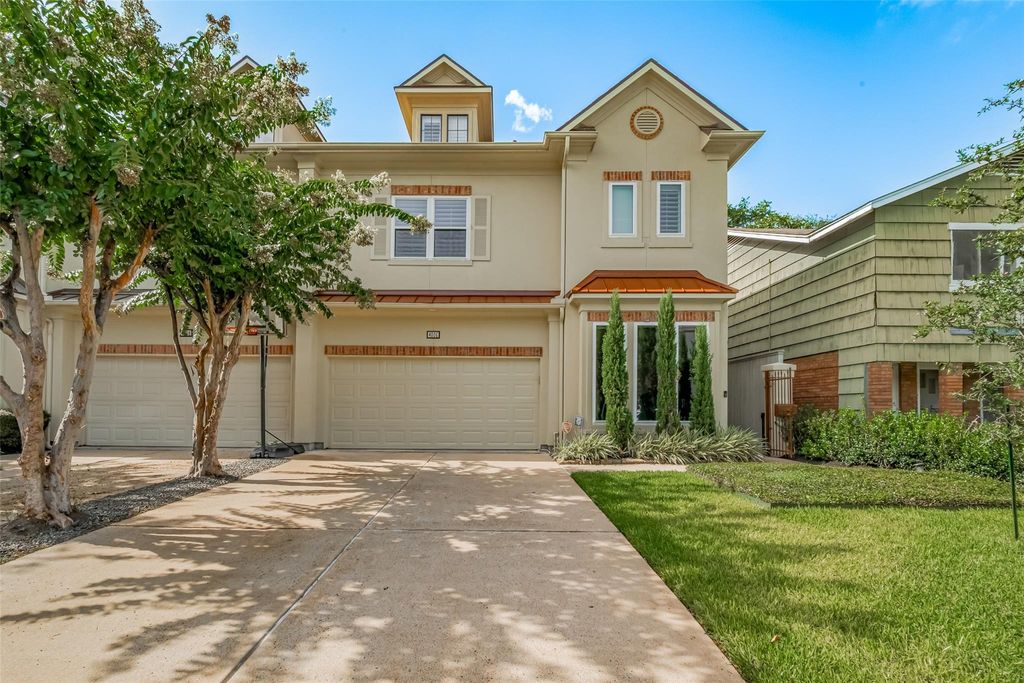 Photo of 4006 Lanark Ln Ln, Houston, TX 77025 (MLS # 49458957)
