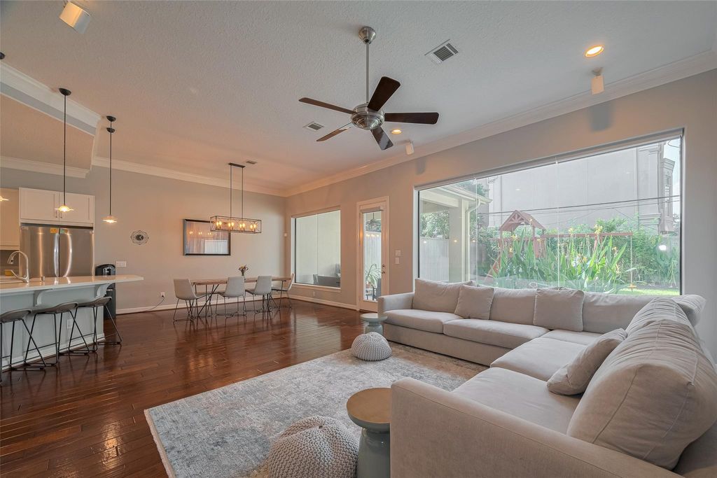 Photo of 4006 Lanark Ln Ln, Houston, TX 77025 (MLS # 49458957)