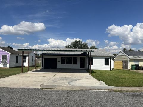 Photo of 13331 Emporia Street, Houston, TX 77015 (MLS # 98753512)