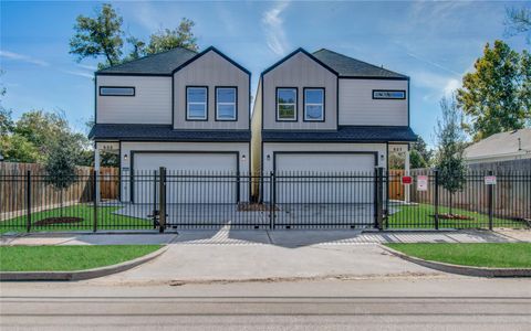 Photo of 837 S Victory Drive, Houston, TX 77088 (MLS # 53358292)