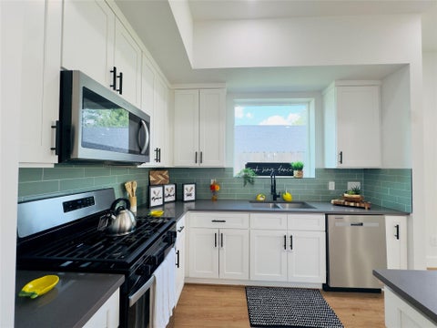 Tiny photo for 7819 Colonial Lane, Houston, TX 77051 (MLS # 83886403)