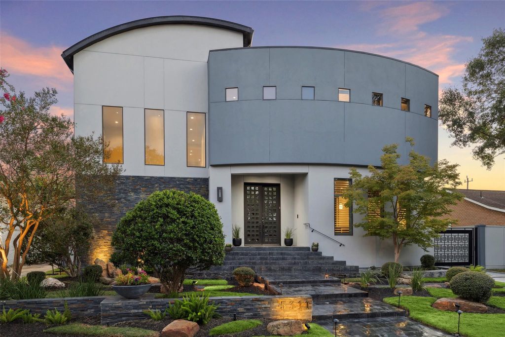 Photo of 5311 Queensloch Drive, Houston, TX 77096 (MLS # 58261084)