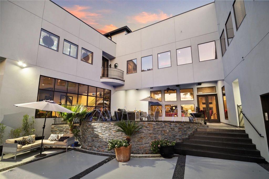 Photo of 5311 Queensloch Drive, Houston, TX 77096 (MLS # 58261084)