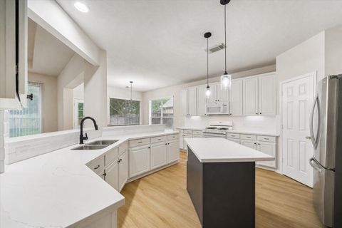 Photo of 515 Deer Hollow Drive Dr, Sugar Land, TX 77479 (MLS # 52735541)