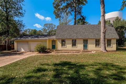 Photo of 3644 Sage Street, Huntsville, TX 77340 (MLS # 10397736)