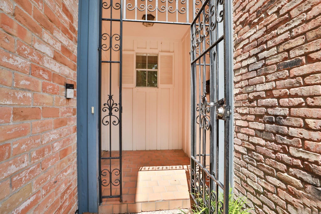 Photo of 7499 Brompton Street #7499, Houston, TX 77025 (MLS # 56386223)