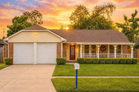 Photo of 2822 Virginia Colony Drive, Webster, TX 77598 (MLS # 25509862)