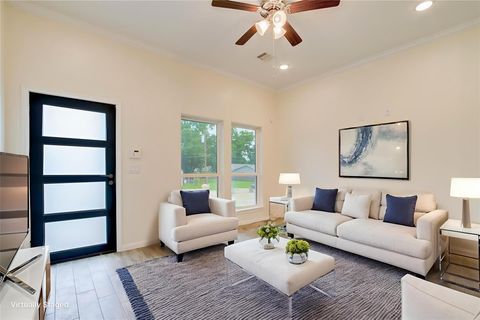 Photo of 3708 Easy Street #B, Houston, TX 77026 (MLS # 54538055)