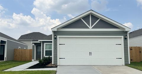 Photo of 6415 Winter Elm Street, Houston, TX 77048 (MLS # 33098170) Photo of 6415 Winter Elm Street, Houston, TX 77048 (MLS # 33098170)