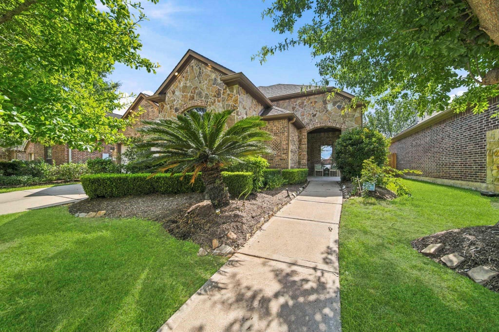 Photo of 2206 Ascot Lane, Sugar Land, TX 77479 (MLS # 9276891)